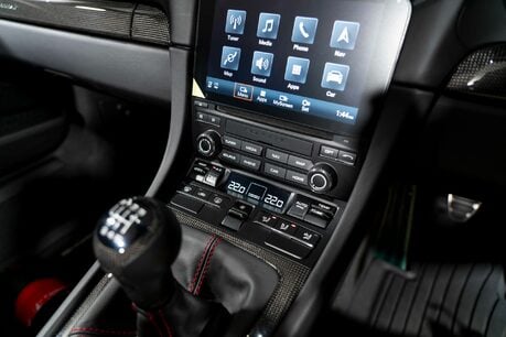 Porsche 911 SPEEDSTER. 1 OF 1948 EXAMPLES. SPORTS CHRONO. CARBON FIBRE INTERIOR. BOSE. 45