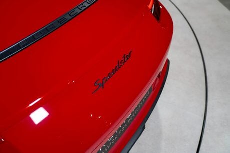 Porsche 911 SPEEDSTER. 1 OF 1948 EXAMPLES. SPORTS CHRONO. CARBON FIBRE INTERIOR. BOSE. 60