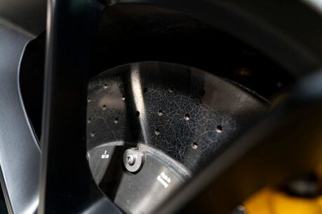 Porsche 911 SPEEDSTER. 1 OF 1948 EXAMPLES. SPORTS CHRONO. CARBON FIBRE INTERIOR. BOSE. 18