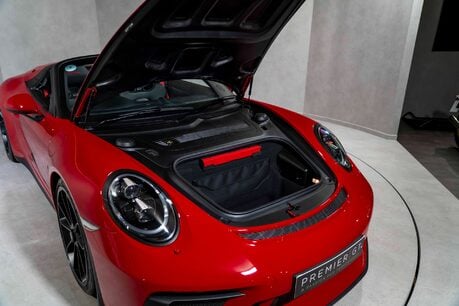 Porsche 911 SPEEDSTER. 1 OF 1948 EXAMPLES. SPORTS CHRONO. CARBON FIBRE INTERIOR. BOSE. 73