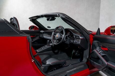 Porsche 911 SPEEDSTER. 1 OF 1948 EXAMPLES. SPORTS CHRONO. CARBON FIBRE INTERIOR. BOSE. 19
