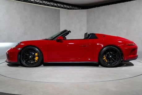 Porsche 911 SPEEDSTER. 1 OF 1948 EXAMPLES. SPORTS CHRONO. CARBON FIBRE INTERIOR. BOSE. 8