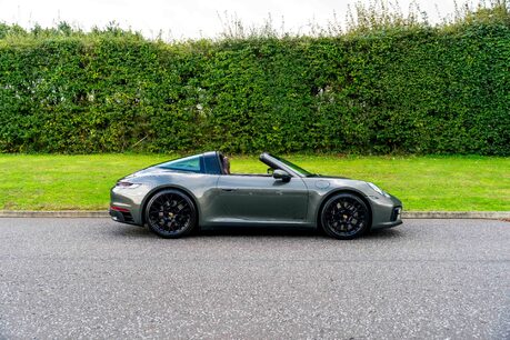 Porsche 911 TARGA 4 GTS PDK. WARRANTY. TRUFFLE BROWN INTERIOR. SPORTS SEATS. LIFT. BOSE 2