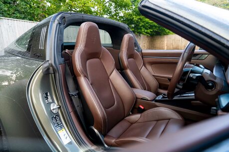 Porsche 911 TARGA 4 GTS PDK. WARRANTY. TRUFFLE BROWN INTERIOR. SPORTS SEATS. LIFT. BOSE 7