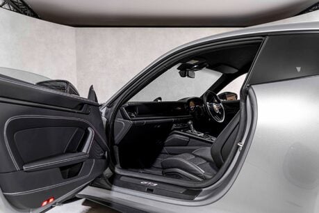 Porsche 911 GT3 TOURING. SPORTS CHRONO PACK. MATTE CARBON INTERIOR. LIFT. PCCBS. BOSE. 14