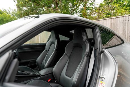 Porsche 911 GT3 TOURING. SPORTS CHRONO PACK. MATTE CARBON INTERIOR. LIFT. PCCBS. BOSE. 8