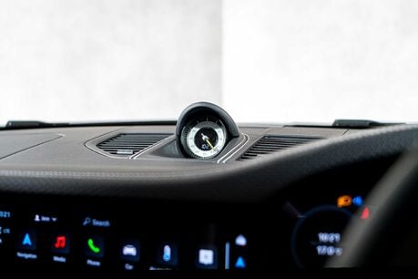 Porsche 911 GT3 TOURING. SPORTS CHRONO PACK. MATTE CARBON INTERIOR. LIFT. PCCBS. BOSE. 36