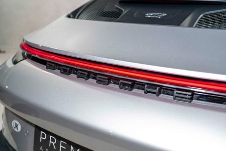 Porsche 911 GT3 TOURING. SPORTS CHRONO PACK. MATTE CARBON INTERIOR. LIFT. PCCBS. BOSE. 39