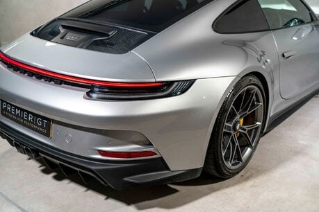 Porsche 911 GT3 TOURING. SPORTS CHRONO PACK. MATTE CARBON INTERIOR. LIFT. PCCBS. BOSE. 40