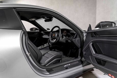 Porsche 911 GT3 TOURING. SPORTS CHRONO PACK. MATTE CARBON INTERIOR. LIFT. PCCBS. BOSE. 13