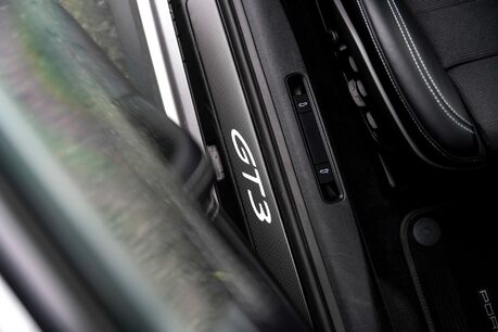 Porsche 911 GT3 TOURING. SPORTS CHRONO PACK. MATTE CARBON INTERIOR. LIFT. PCCBS. BOSE. 18