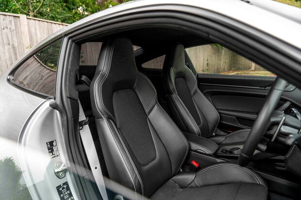 Porsche 911 GT3 TOURING. SPORTS CHRONO PACK. MATTE CARBON INTERIOR. LIFT. PCCBS. BOSE. 2