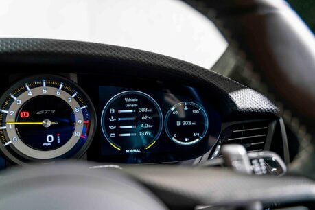 Porsche 911 GT3 TOURING. SPORTS CHRONO PACK. MATTE CARBON INTERIOR. LIFT. PCCBS. BOSE. 26