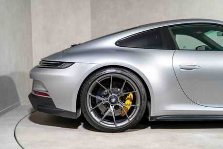 Porsche 911 GT3 TOURING. SPORTS CHRONO PACK. MATTE CARBON INTERIOR. LIFT. PCCBS. BOSE. 9