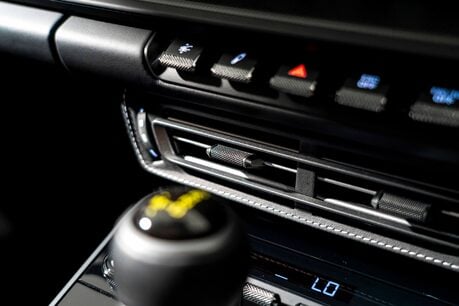 Porsche 911 GT3 TOURING. SPORTS CHRONO PACK. MATTE CARBON INTERIOR. LIFT. PCCBS. BOSE. 23