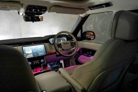 Land Rover Range Rover HSE. PANORAMIC ROOF. 23S. FIXED SIDE STEPS. HEATED & COOLED SEATS. 21