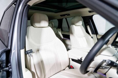 Land Rover Range Rover HSE. PANORAMIC ROOF. 23S. FIXED SIDE STEPS. HEATED & COOLED SEATS. 15