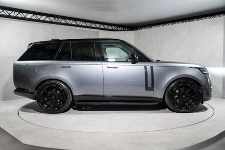 Land Rover Range Rover HSE. PANORAMIC ROOF. 23S. FIXED SIDE STEPS. HEATED & COOLED SEATS. 7