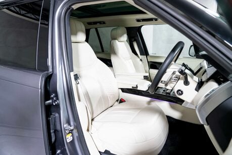 Land Rover Range Rover HSE. PANORAMIC ROOF. 23S. FIXED SIDE STEPS. HEATED & COOLED SEATS. 13