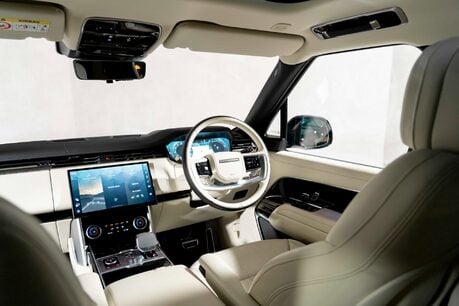 Land Rover Range Rover HSE. PANORAMIC ROOF. 23S. FIXED SIDE STEPS. HEATED & COOLED SEATS. 12