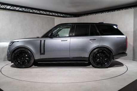 Land Rover Range Rover HSE. PANORAMIC ROOF. 23S. FIXED SIDE STEPS. HEATED & COOLED SEATS. 8