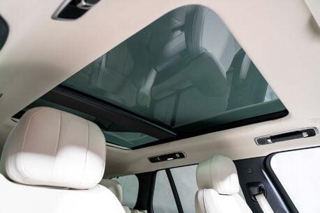 Land Rover Range Rover HSE. PANORAMIC ROOF. 23S. FIXED SIDE STEPS. HEATED & COOLED SEATS. 46