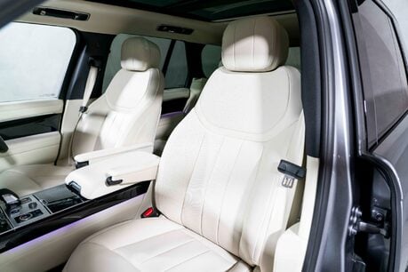 Land Rover Range Rover HSE. PANORAMIC ROOF. 23S. FIXED SIDE STEPS. HEATED & COOLED SEATS. 16