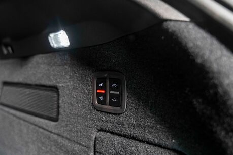 Porsche Cayenne GTS. CARBON INTERIOR PACK. GTS INTERIOR PACK. BOSE. PANORAMIC ROOF. 36