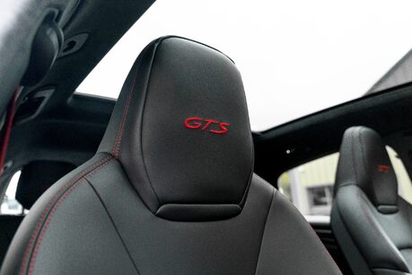 Porsche Cayenne GTS. CARBON INTERIOR PACK. GTS INTERIOR PACK. BOSE. PANORAMIC ROOF. 17