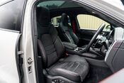 Porsche Cayenne GTS. CARBON INTERIOR PACK. GTS INTERIOR PACK. BOSE. PANORAMIC ROOF. 13