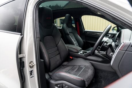 Porsche Cayenne GTS. CARBON INTERIOR PACK. GTS INTERIOR PACK. BOSE. PANORAMIC ROOF. 13