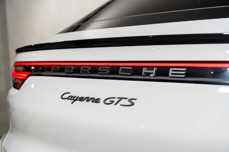 Porsche Cayenne GTS. CARBON INTERIOR PACK. GTS INTERIOR PACK. BOSE. PANORAMIC ROOF. 30