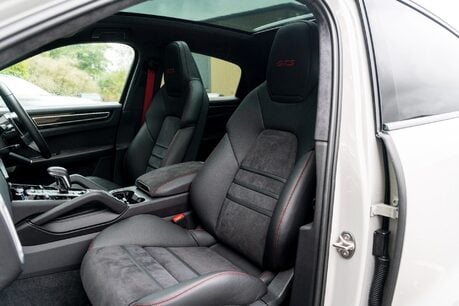 Porsche Cayenne GTS. CARBON INTERIOR PACK. GTS INTERIOR PACK. BOSE. PANORAMIC ROOF. 14