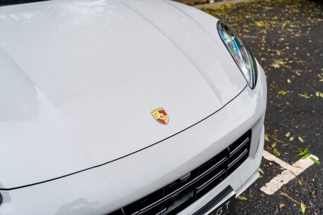 Porsche Cayenne GTS. CARBON INTERIOR PACK. GTS INTERIOR PACK. BOSE. PANORAMIC ROOF. 8