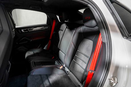 Porsche Cayenne GTS. CARBON INTERIOR PACK. GTS INTERIOR PACK. BOSE. PANORAMIC ROOF. 14