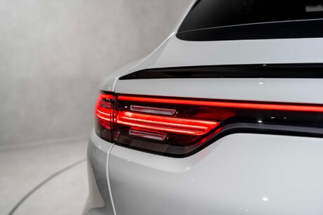 Porsche Cayenne GTS. CARBON INTERIOR PACK. GTS INTERIOR PACK. BOSE. PANORAMIC ROOF. 31