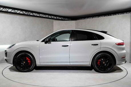 Porsche Cayenne GTS. CARBON INTERIOR PACK. GTS INTERIOR PACK. BOSE. PANORAMIC ROOF. 8
