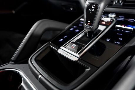 Porsche Cayenne GTS. CARBON INTERIOR PACK. GTS INTERIOR PACK. BOSE. PANORAMIC ROOF. 25