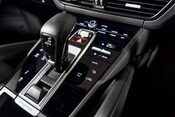Porsche Cayenne GTS. CARBON INTERIOR PACK. GTS INTERIOR PACK. BOSE. PANORAMIC ROOF. 24