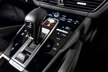 Porsche Cayenne GTS. CARBON INTERIOR PACK. GTS INTERIOR PACK. BOSE. PANORAMIC ROOF. 24