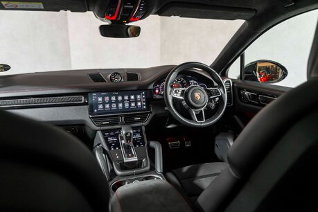 Porsche Cayenne GTS. CARBON INTERIOR PACK. GTS INTERIOR PACK. BOSE. PANORAMIC ROOF. 18