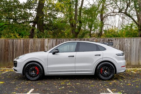 Porsche Cayenne GTS. CARBON INTERIOR PACK. GTS INTERIOR PACK. BOSE. PANORAMIC ROOF. 4