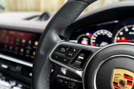 Porsche Cayenne GTS. CARBON INTERIOR PACK. GTS INTERIOR PACK. BOSE. PANORAMIC ROOF. 25