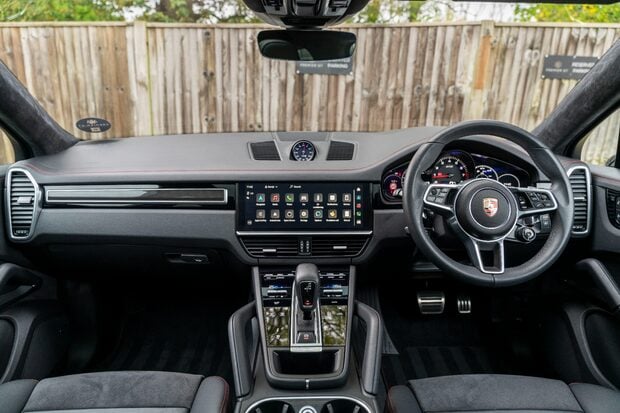 Porsche Cayenne GTS. CARBON INTERIOR PACK. GTS INTERIOR PACK. BOSE. PANORAMIC ROOF. 2