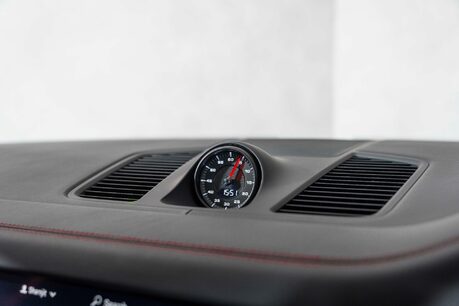 Porsche Cayenne GTS. CARBON INTERIOR PACK. GTS INTERIOR PACK. BOSE. PANORAMIC ROOF. 26