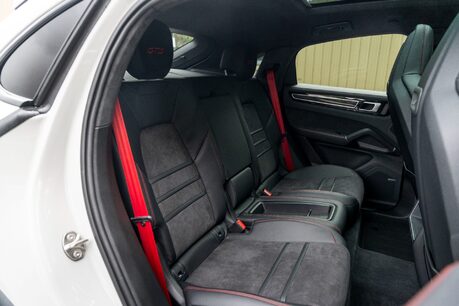 Porsche Cayenne GTS. CARBON INTERIOR PACK. GTS INTERIOR PACK. BOSE. PANORAMIC ROOF. 15