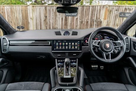 Porsche Cayenne GTS. CARBON INTERIOR PACK. GTS INTERIOR PACK. BOSE. PANORAMIC ROOF. 11