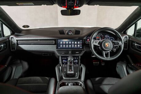 Porsche Cayenne GTS. CARBON INTERIOR PACK. GTS INTERIOR PACK. BOSE. PANORAMIC ROOF. 17