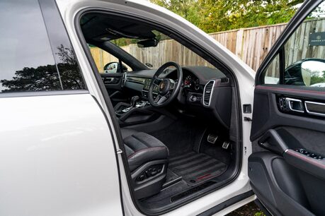 Porsche Cayenne GTS. CARBON INTERIOR PACK. GTS INTERIOR PACK. BOSE. PANORAMIC ROOF. 10