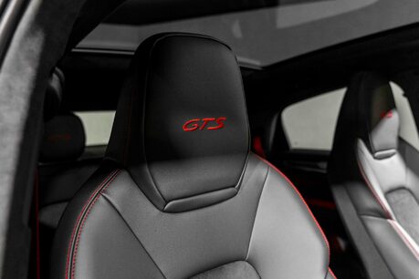 Porsche Cayenne GTS. CARBON INTERIOR PACK. GTS INTERIOR PACK. BOSE. PANORAMIC ROOF. 15